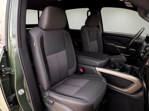 Used 2024 Nissan Titan SV w/ SV Bronze Edition Package image 27