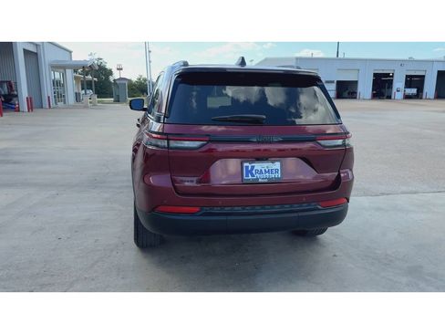 Used 2024 Jeep Grand Cherokee Altitude AWD/4WD image 7