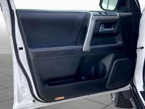 Used 2018 Toyota 4Runner SR5 Premium AWD/4WD image 19