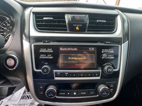Used 2017 Nissan Altima 2.5 SL w/ Moonroof Package FWD image 13