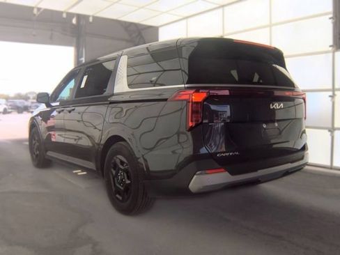 Certified 2025 Kia Carnival FWD image 4