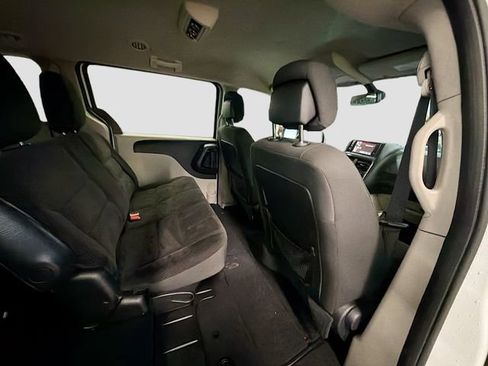 Used 2019 Dodge Grand Caravan SE image 25