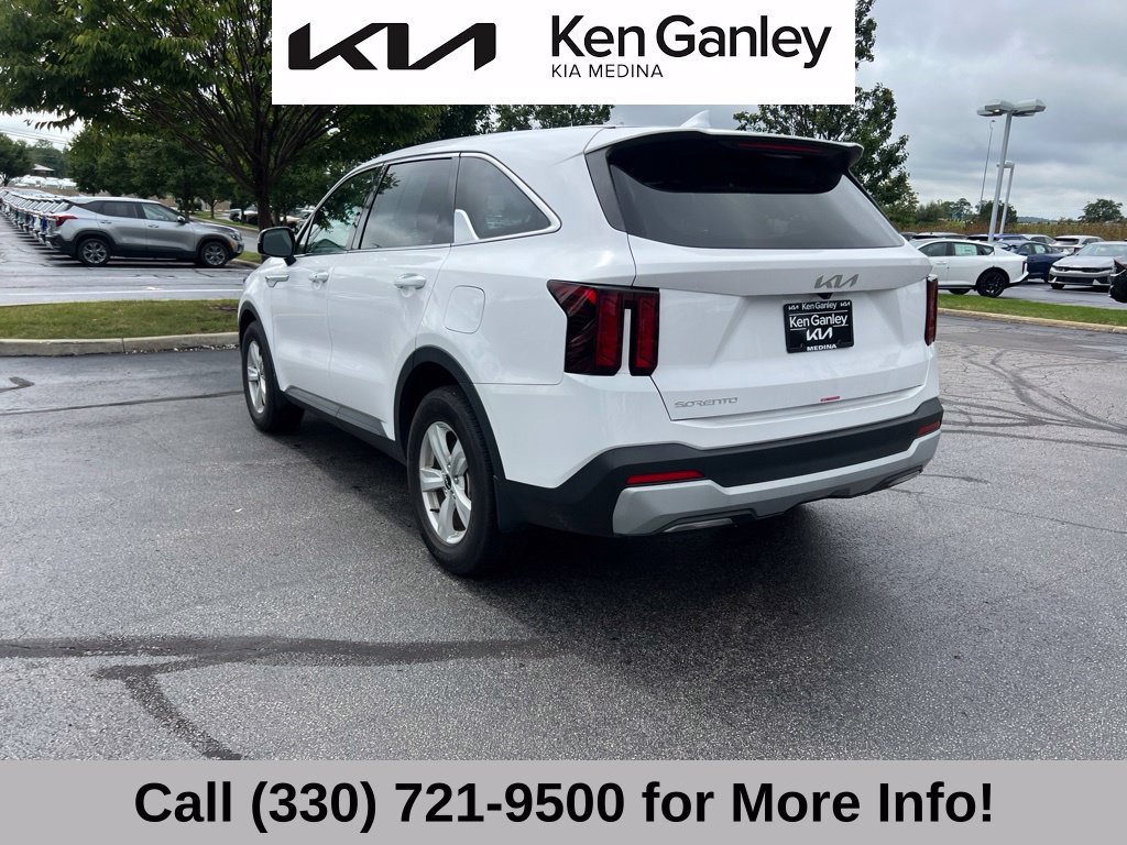 Certified 2026 Kia Sorento LX FWD image 14