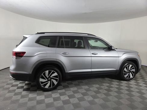 Used 2025 Volkswagen Atlas SE image 4