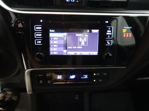 Used 2018 Toyota Corolla LE w/ Carpet Mat Package (TMS) FWD image 24
