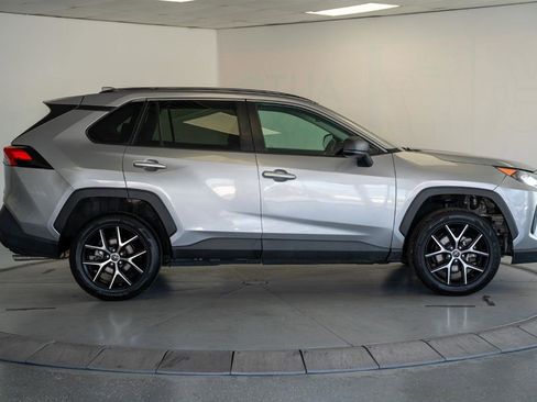 Used 2021 Toyota RAV4 LE AWD/4WD image 8