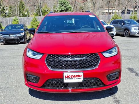 New 2026 Chrysler Pacifica Select image 2