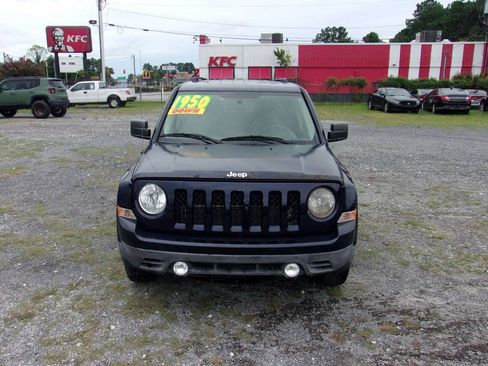 Used 2017 Jeep Patriot Sport w/ Power Value Group FWD image 2