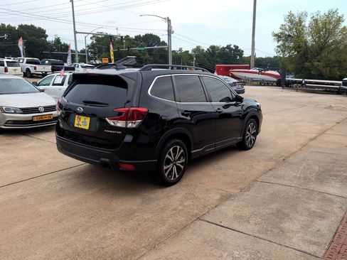 Used 2020 Subaru Forester Limited image 5