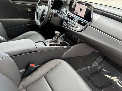 Certified 2024 Lexus ES 350 w/ Premium Package image 18