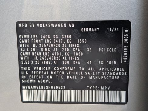 Used 2025 Volkswagen ID. Buzz 1st Edition RWD image 42