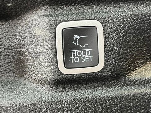 Used 2022 Jeep Grand Cherokee L Laredo image 43