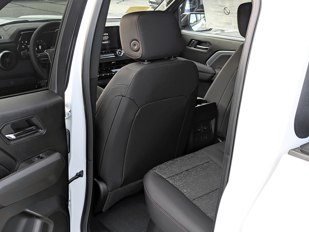 New 2026 Chevrolet Colorado Z71 w/ Midnight Edition AWD/4WD image 19