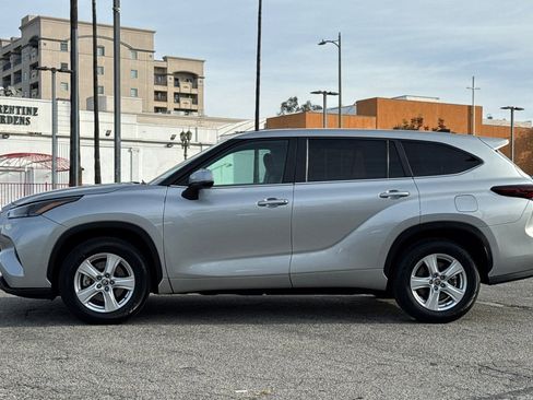 Used 2025 Toyota Highlander LE image 7