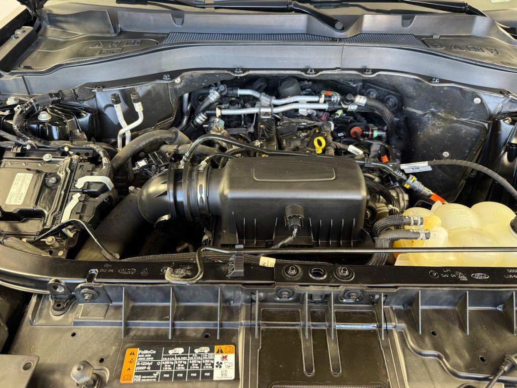 Used 2023 Ford Explorer XLT w/ Equipment Group 202A AWD/4WD image 18