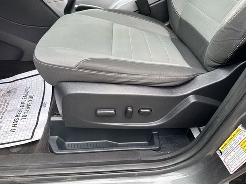 Used 2016 Ford Escape SE w/ Equipment Group 201A AWD/4WD image 16