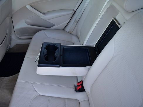 Used 2013 Volkswagen Passat TDI SE image 22