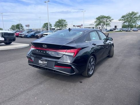 Used 2024 Hyundai Elantra Limited FWD image 2