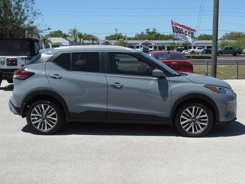 Used 2023 Nissan Kicks SV image 2
