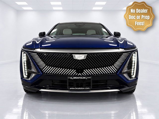 Used 2024 Cadillac Lyriq Luxury AWD/4WD image 2