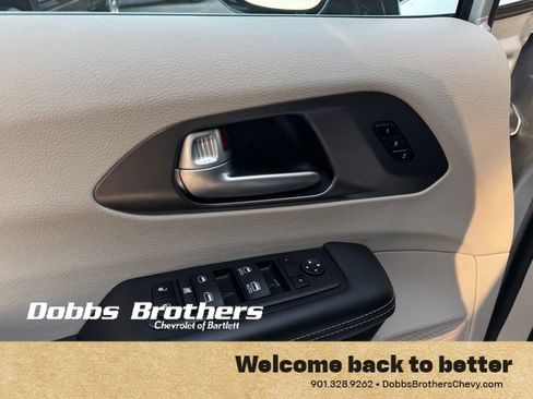 Used 2024 Chrysler Pacifica Touring-L FWD image 15