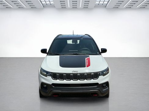 Used 2025 Jeep Compass Trailhawk AWD/4WD image 9