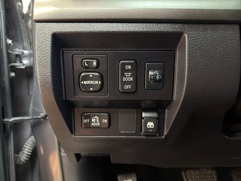 Used 2017 Toyota Tundra SR5 image 22