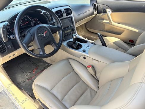 Used 2005 Chevrolet Corvette Coupe w/ Preferred Equipment Group RWD image 13