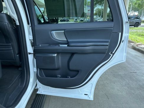 Used 2025 Ford Expedition Platinum AWD/4WD image 44