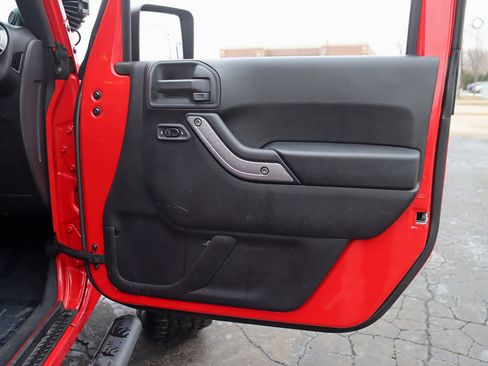 Used 2014 Jeep Wrangler Unlimited Sport w/ Quick Order Package 24S AWD/4WD image 31