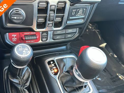 Used 2025 Jeep Wrangler Unlimited Rubicon 4xe image 24