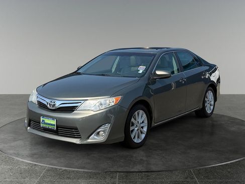 Used 2012 Toyota Camry XLE w/ Leather Pkg FWD image 3