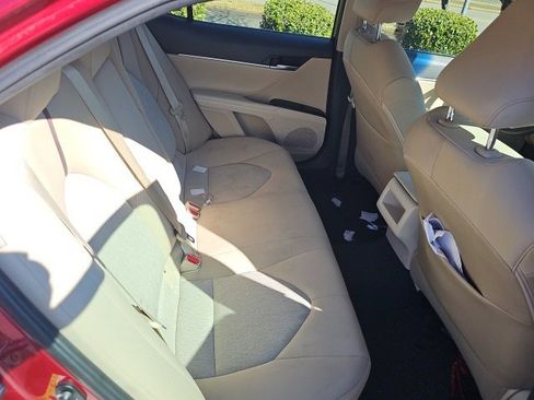 Used 2018 Toyota Camry LE image 11