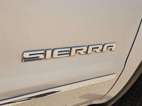 Used 2018 GMC Sierra 1500 SLT w/ Enhanced Driver Alert Package RWD image 8