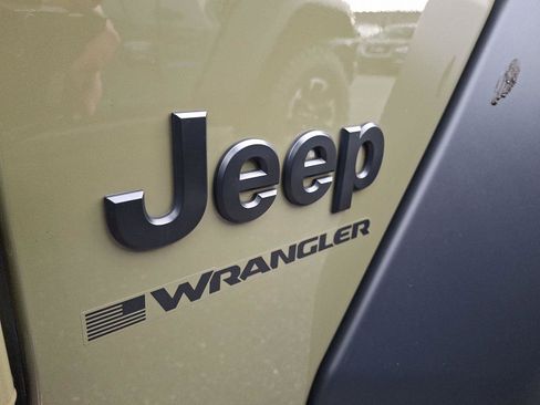 Used 2025 Jeep Wrangler Sport image 19