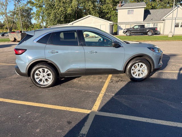Used 2024 Ford Escape Active w/ Tech Pack #1 AWD/4WD image 2