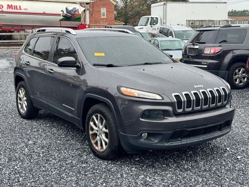 Used 2016 Jeep Cherokee Latitude w/ Cold Weather Group image 3