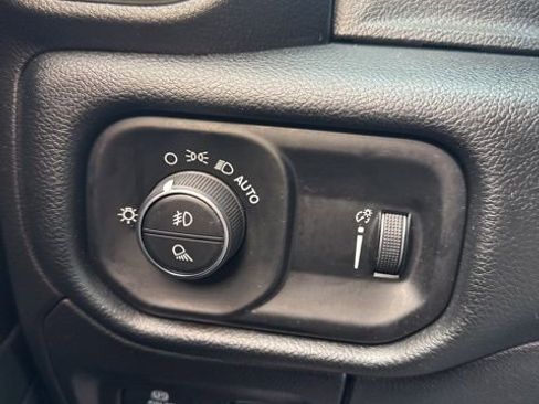 Used 2021 RAM 1500 Big Horn AWD/4WD image 40