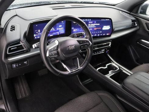 Used 2025 Chevrolet Traverse LT w/ Midnight/Sport Edition image 13