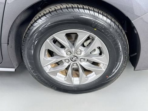 Certified 2025 Toyota Sienna XLE FWD image 34