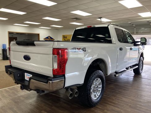Used 2017 Ford F250 XLT AWD/4WD image 6