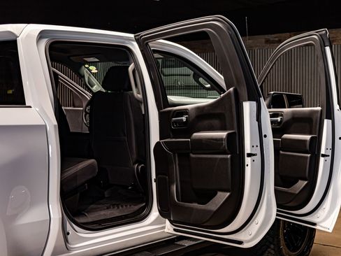 Used 2025 Chevrolet Silverado 1500 Custom Trail Boss w/ LPO, Dark Essentials Package image 32