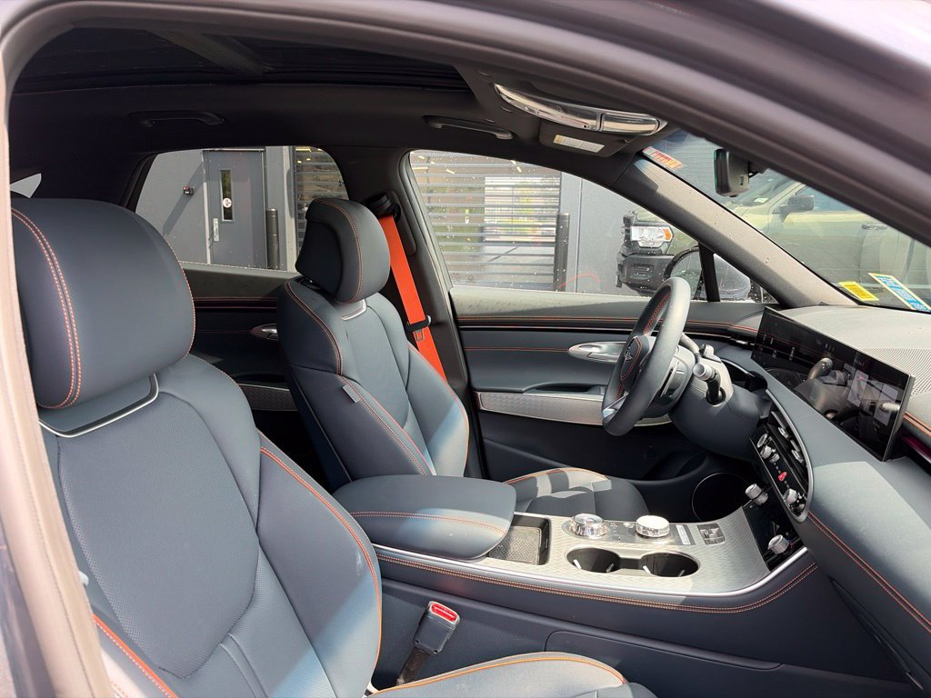 Certified 2026 Genesis GV70 2.5T Sport Prestige AWD/4WD image 9