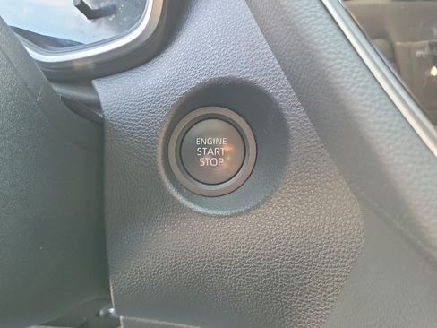 Used 2025 Toyota Corolla Cross XLE FWD image 28