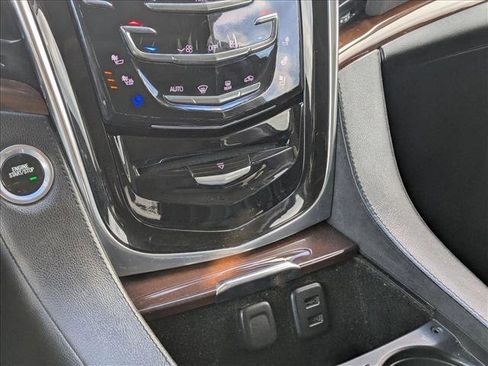 Used 2017 Cadillac Escalade Luxury image 15