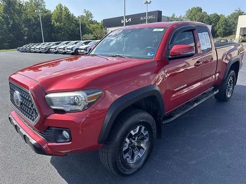 Used 2018 Toyota Tacoma TRD Off-Road AWD/4WD image 3