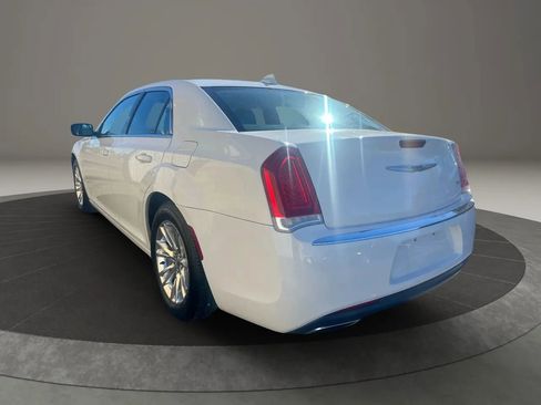 Used 2019 Chrysler 300 Touring L w/ Quick Order Package 22F image 4