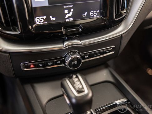 Used 2018 Volvo XC60 T5 Momentum w/ Convenience Package AWD/4WD image 28