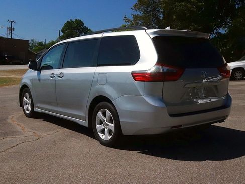 Used 2020 Toyota Sienna LE FWD image 5