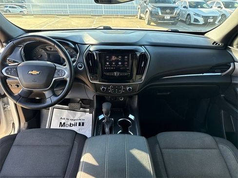 Used 2023 Chevrolet Traverse LT image 12